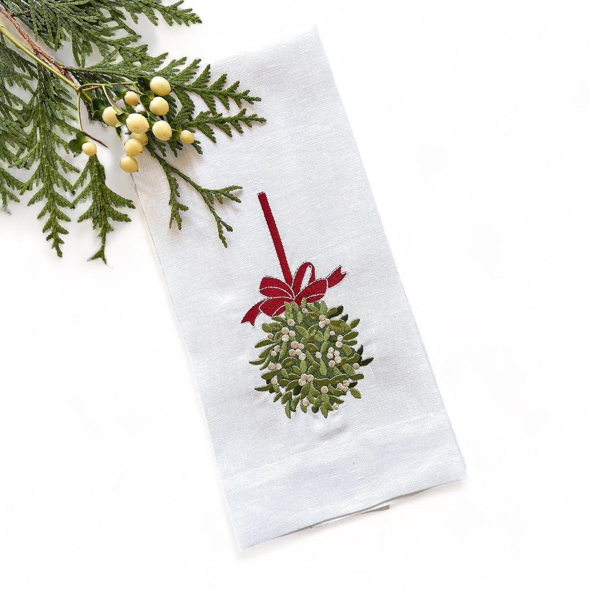 Mistletoe Ball Linen Guest Towel